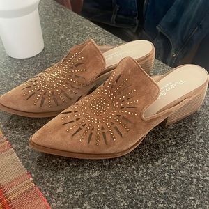 Pedro Anton suede mules